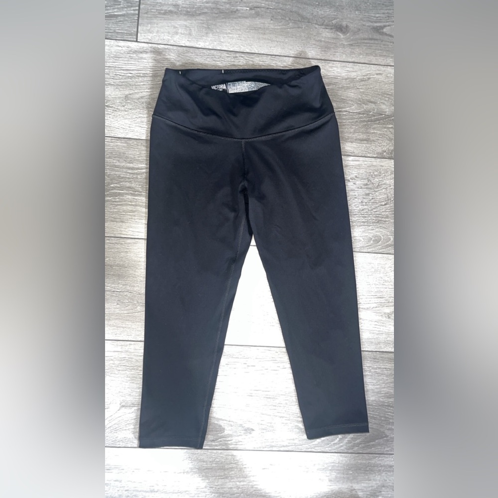 Victoria Sport Victorias Secret Knockout Capris Size Medium Black EUC